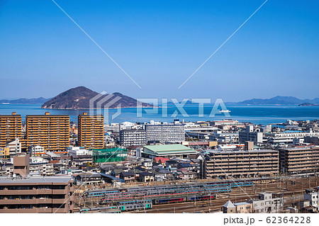 高松市市街地(女木島、鉄道操車場方面) (香川県高松市) 高松市市街地(女木島、鉄道操車場方面) (香川県高松市) 62364228