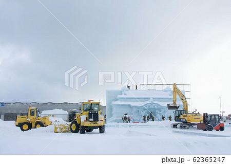 紋別流氷まつりの氷像造り 紋別流氷まつりの氷像造り 62365247