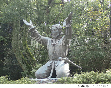 古事記に創建が記されている縁結びの神、福の神として名高い大国主大神を主祭神とする出雲大社 62366407
