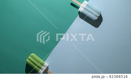 Overhead shot of lime and blue raspberry flavour 62366516