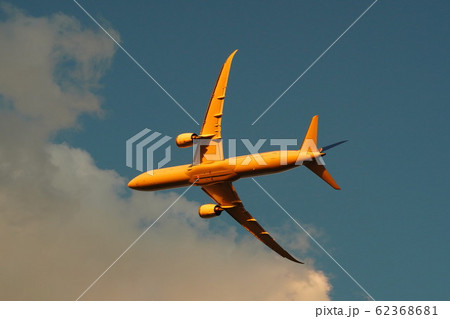 羽田空港を離陸したドリームライナー 62368681