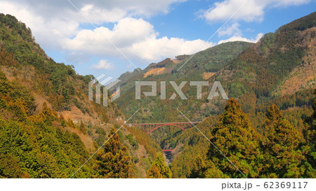 富郷ダムからの下流の景色1 富郷ダムからの下流の景色1 62369117