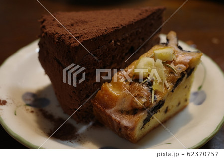 日本のバレンタインデーのケーキ 62370757