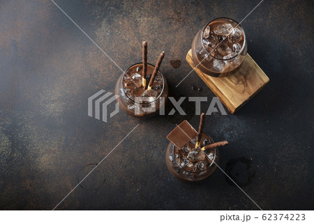 Creamy sweet liqueur with chocolate 62374223