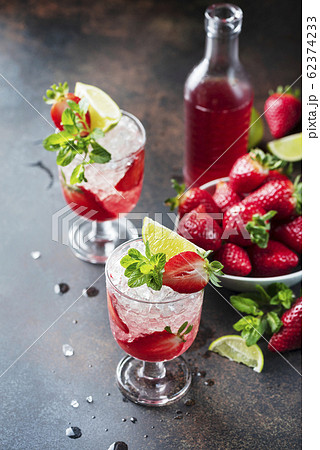 Strawberry cocktail 62374233
