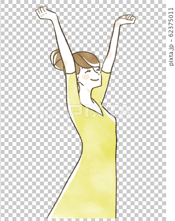 背伸びをする女性 62375011