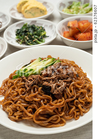 チャパグリ　韓国のインスタント麺で作る韓国風ジャージャー麺 62376607