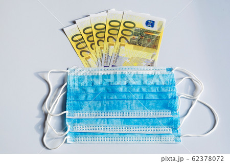 The concept of increasing the price of medical masks. 62378072