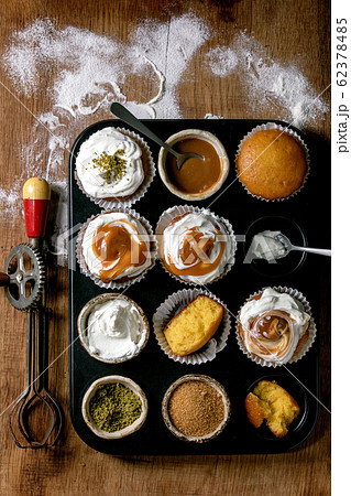 Citrus oranges muffins 62378485