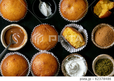 Citrus oranges muffins 62378486