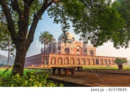 Humayuns Tomb, view from the park, New Dehli, India 62378668