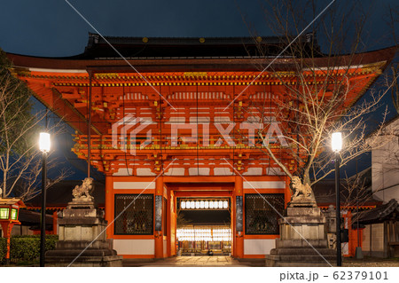 八坂神社の南楼門 京都市東山区 八坂神社の南楼門 京都市東山区 62379101