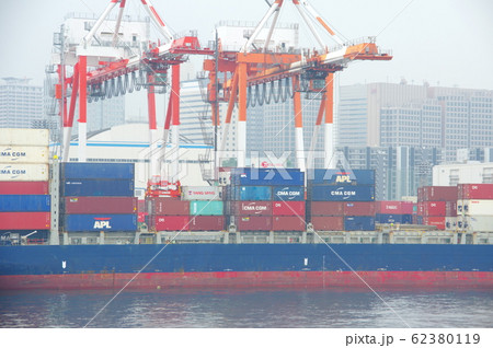 コンテナ船 62380119