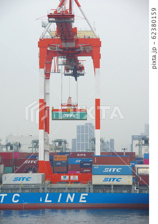 コンテナ船 62380159