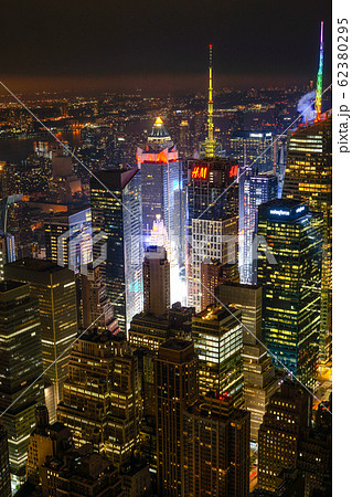 エンパイアステートビルから見えるニューヨークの夜景の写真素材