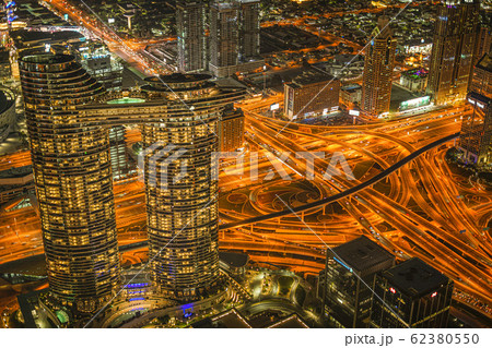 ブルジュ・ハリファの展望台から見えるドバイの夜景 62380550