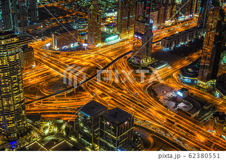 ブルジュ・ハリファの展望台から見えるドバイの夜景 ブルジュ・ハリファの展望台から見えるドバイの夜景 62380551