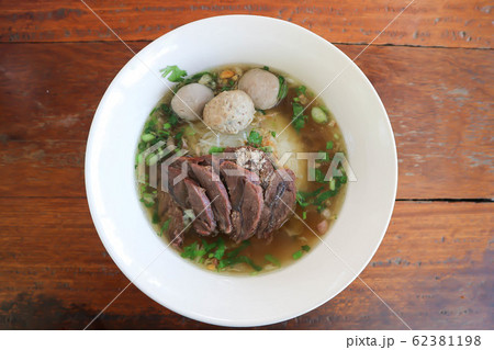 Chinese noodle or beef noodle 62381198