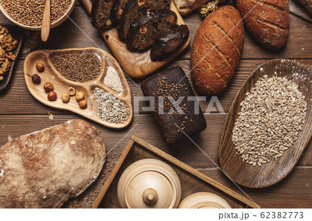 Whole grain multigrain bread, whole and sliced, contains seeds isolated on black Whole grain multigrain bread, whole and sliced, contains seeds isolated on black 62382773