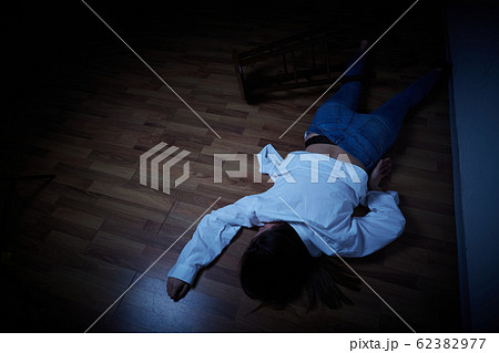crime scene - woman lying dead on the floor crime scene - woman lying dead on the floor 62382977