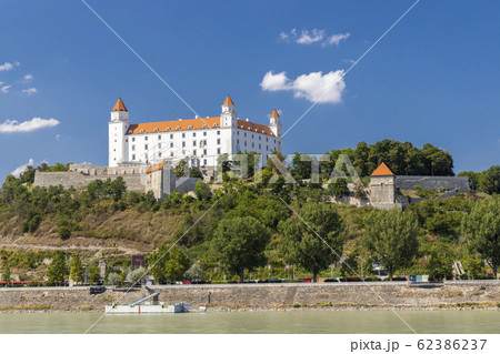 Bratislava castle and Danube river, Slovakia 62386237