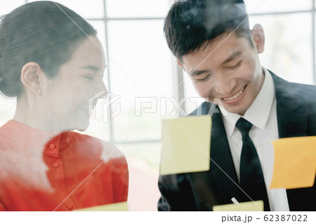 Young creative business people meeting at office 62387022