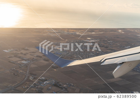 旋回する飛行機と太平洋 宮城上空 旋回する飛行機と太平洋 宮城上空 62389500