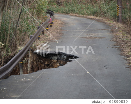 道路崩落 道路崩落 62390839