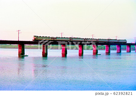 朝の特急電車 62392821