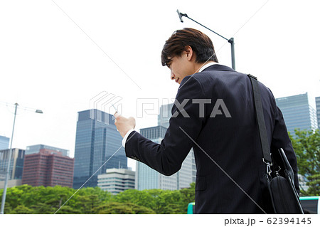 ビジネス ビジネスマン 男性 通勤 営業 ビジネス ビジネスマン 男性 通勤 営業 62394145