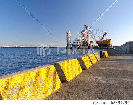 西宮浜にあるとても長い防波堤(釣り場)「西宮ケーソン」 西宮浜にあるとても長い防波堤(釣り場)「西宮ケーソン」 62394296