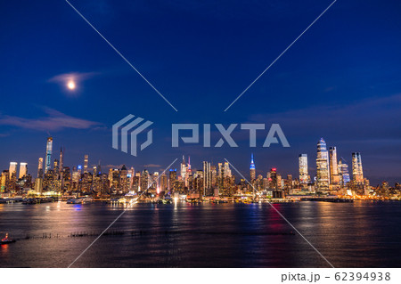 《ニューヨーク》マンハッタンの夜景・ハミルトンパークより 《ニューヨーク》マンハッタンの夜景・ハミルトンパークより 62394938