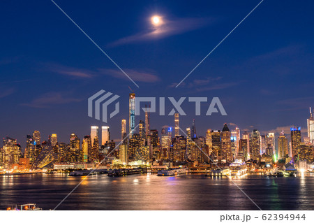 《ニューヨーク》マンハッタンの夜景・ハミルトンパークより 62394944