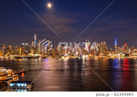 《ニューヨーク》マンハッタンの夜景・ハルミトンパークより 《ニューヨーク》マンハッタンの夜景・ハルミトンパークより 62394965