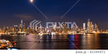 《ニューヨーク》マンハッタンの夜景・ハルミトンパークより 《ニューヨーク》マンハッタンの夜景・ハルミトンパークより 62394972