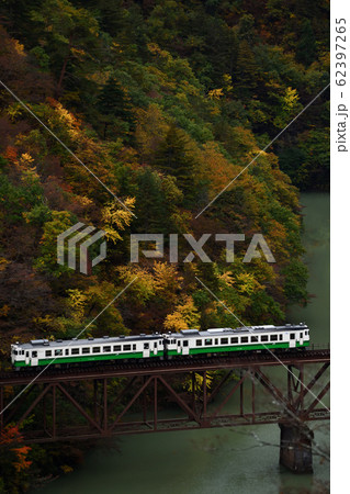 鉄道の旅 秋深まる只見線 第三只見川橋梁 鉄道の旅 秋深まる只見線 第三只見川橋梁 62397265