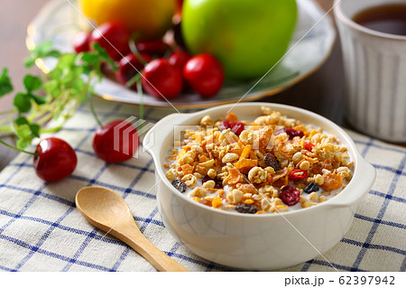 朝食　フルーツグラノーラ 62397942