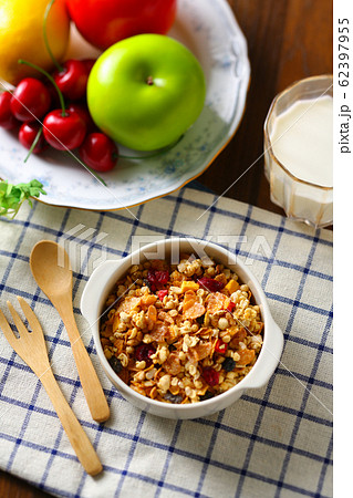 朝食 フルーツグラノーラ 朝食 フルーツグラノーラ 62397955