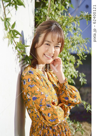 女性　ポートレート 62400121