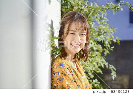 女性　ポートレート 62400123