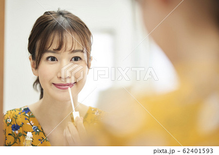 女性　リップ　メイク 62401593