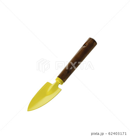 白い背景のシャベル 62403171