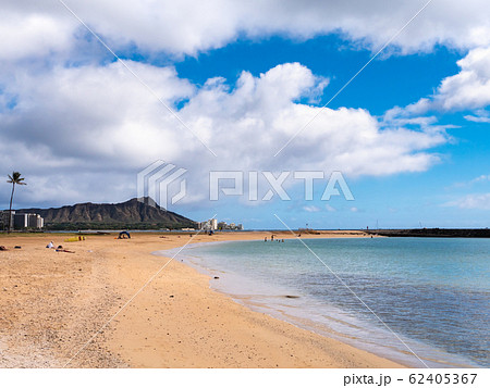 ハワイのアラモアナビーチとダイヤモンドヘッドの景色 の写真素材