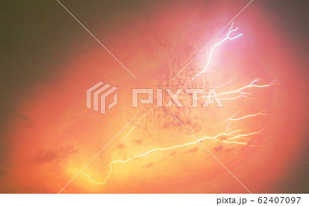 落雷の風景 62407097