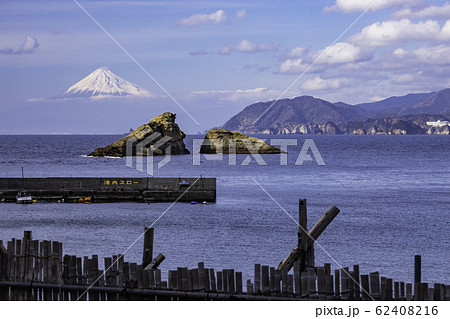 (静岡県)雲見港から望む、海越しの富士山 (静岡県)雲見港から望む、海越しの富士山 62408216