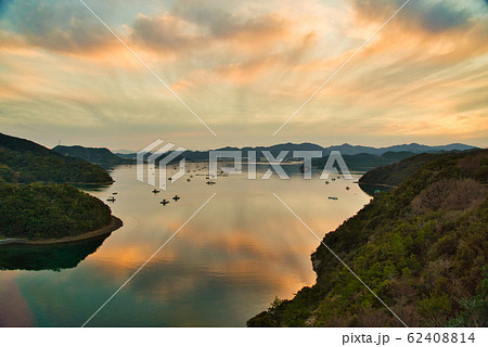 ウチノ海 夕日 筏 いかだ 釣り 徳島県 鳴門 ウチノ海 夕日 筏 いかだ 釣り 徳島県 鳴門 62408814