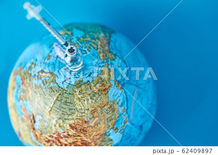 Medical syringe and ampoule with a medicine Medical syringe and ampoule with a medicine 62409897