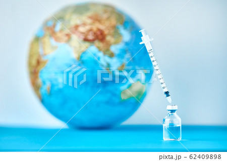 Medical syringe and ampoule with a medicine Medical syringe and ampoule with a medicine 62409898