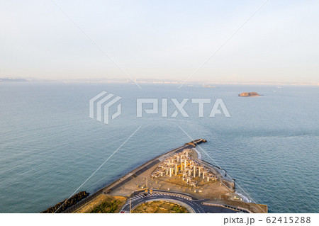 早朝の富津岬（富津岬展望台）と東京湾　（千葉県富津市） 62415288