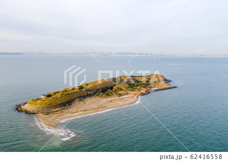 東京湾の富津第1海堡　（千葉県富津市） 62416558